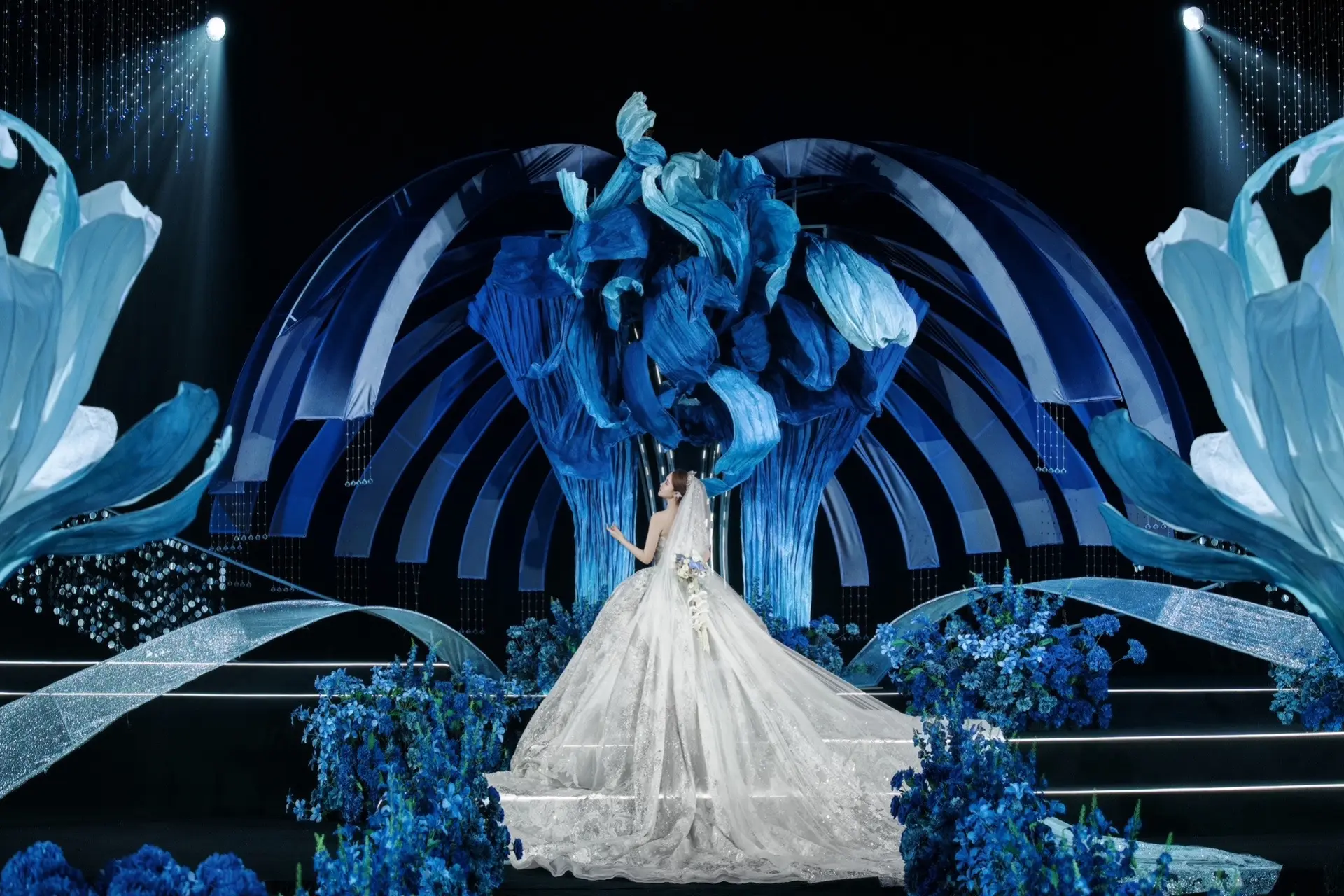 2833oUB0DfgOAEBDQJQNQAmgFCUjIf9aAAHaGA2Aa8~tplv-dy-aweme-imagesq75