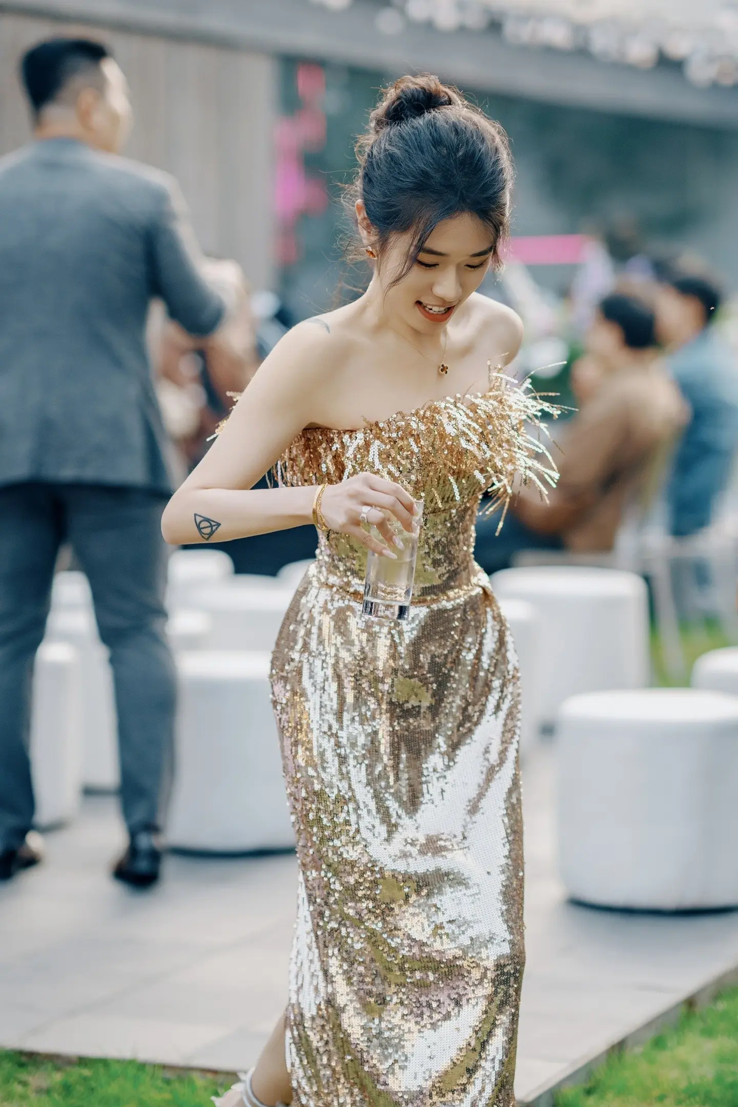 2171ooGDIAOAEHDAQ1FANrdAEIRfZG67EtBeyIBeJC~tplv-dy-aweme-imagesq75