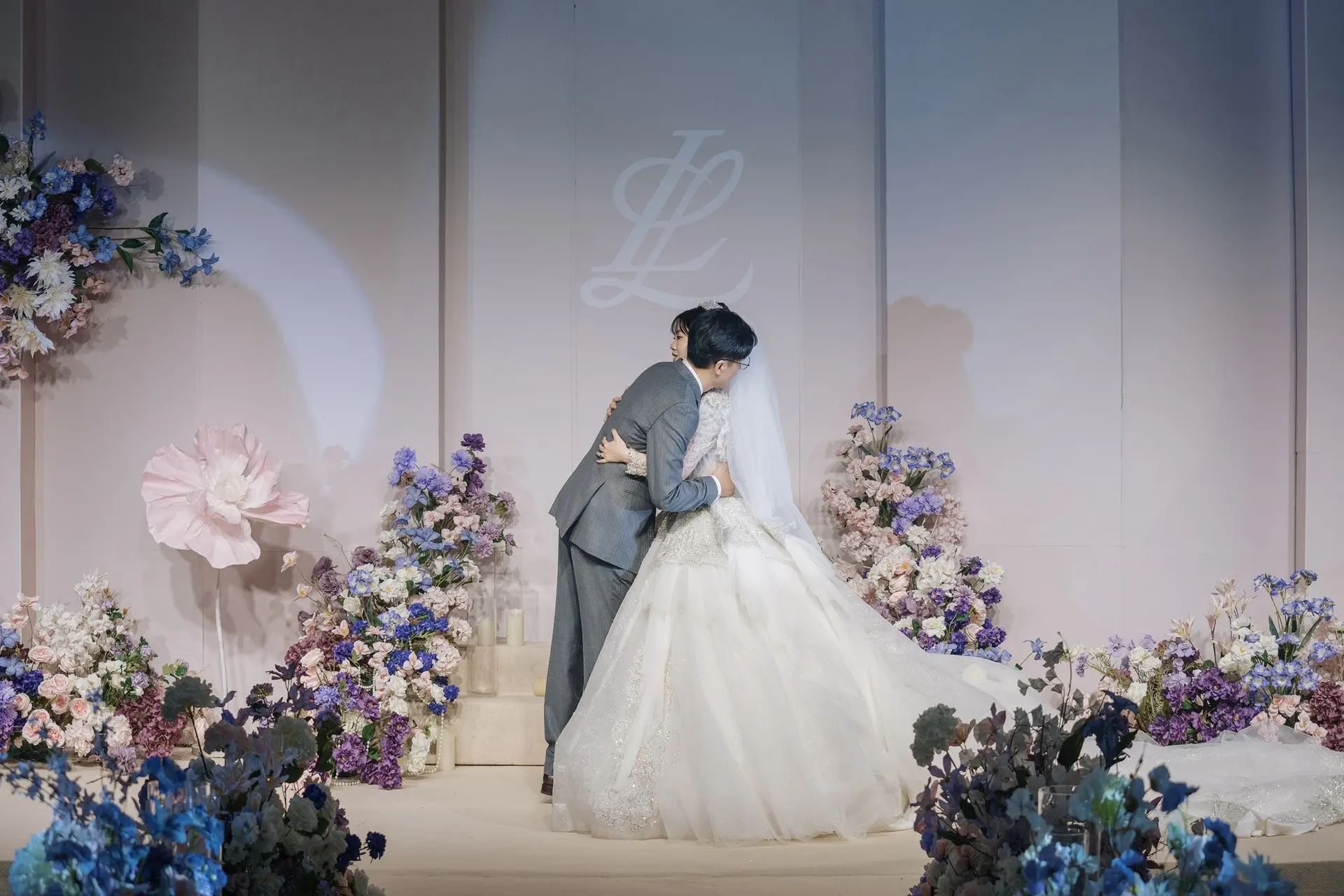 1875okrtQeofAof2AIhRbAQHdWWGDoCfM28tI7A4MA~tplv-dy-aweme-imagesq75