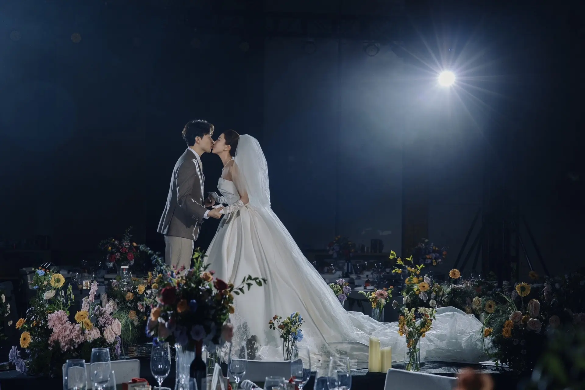 2012oggJIgF7A1GHY2K6BADAQ0f07aNAWEHBASEIfe~tplv-dy-aweme-imagesq75