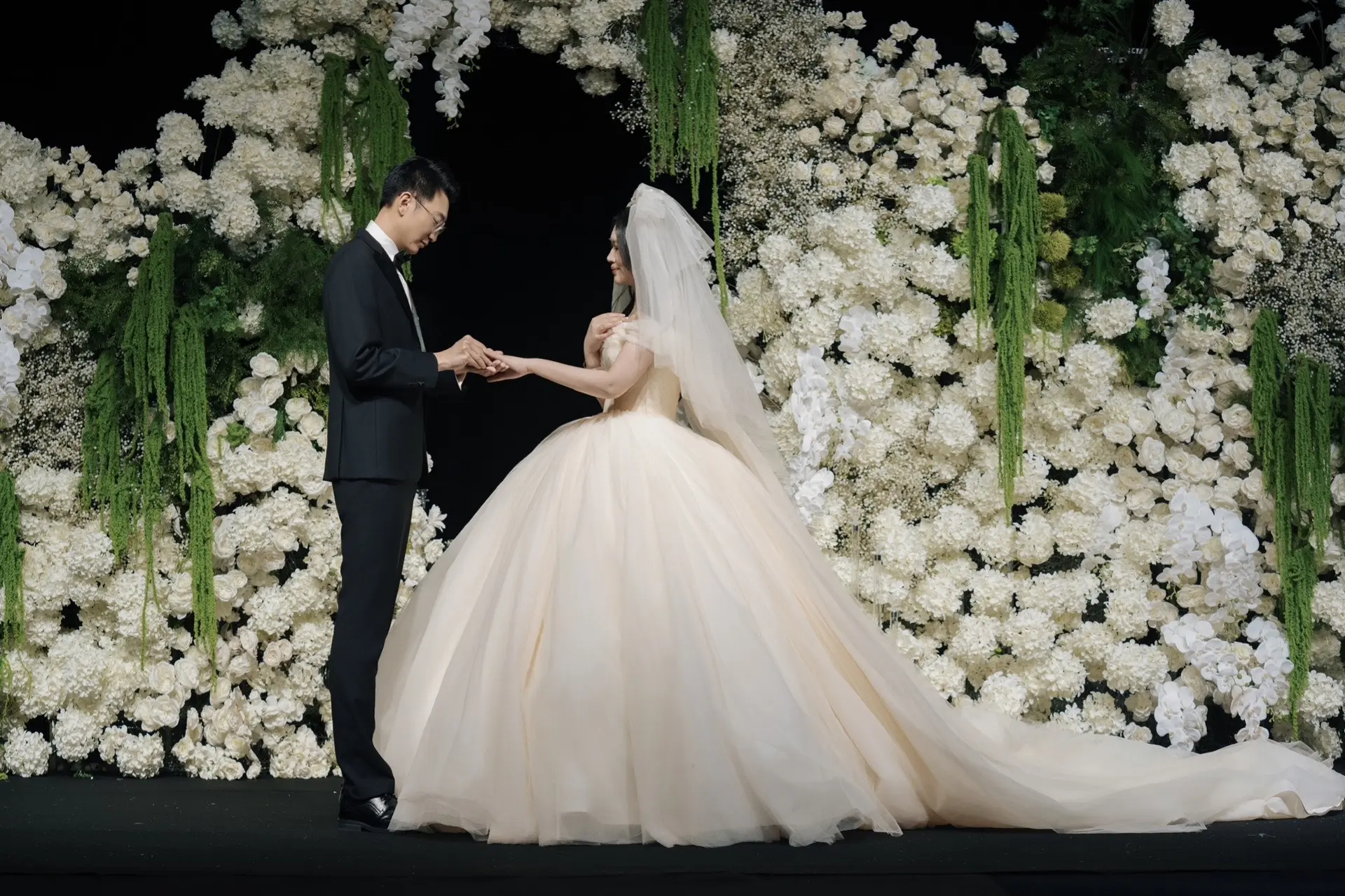 2112okdqIGib0DAWlcAmA8F8B7NAHBmAyEHeQEff3E~tplv-dy-aweme-imagesq75